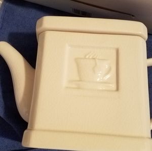 Roshco Teapot - Titleware Collection
